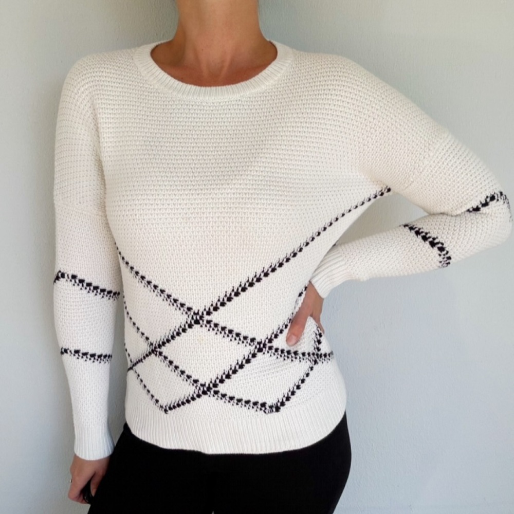 Vince white black geometric print crochet knit cotton sweater size small